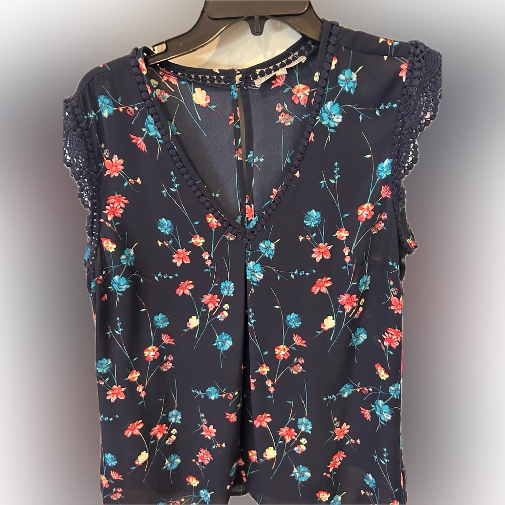 Gently worn Daniel rainn sleeveless floral blouse